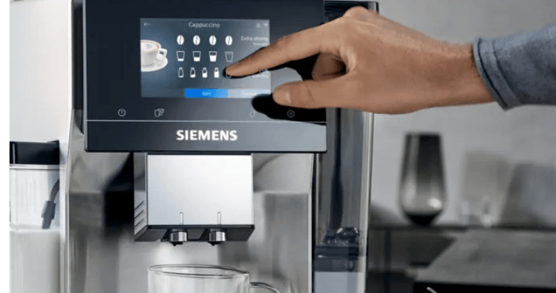 20096732_Siemens_Home_Appliances_PCP_SI_EQ700_Image_ProductInUse_3_Teaser_300_3_4